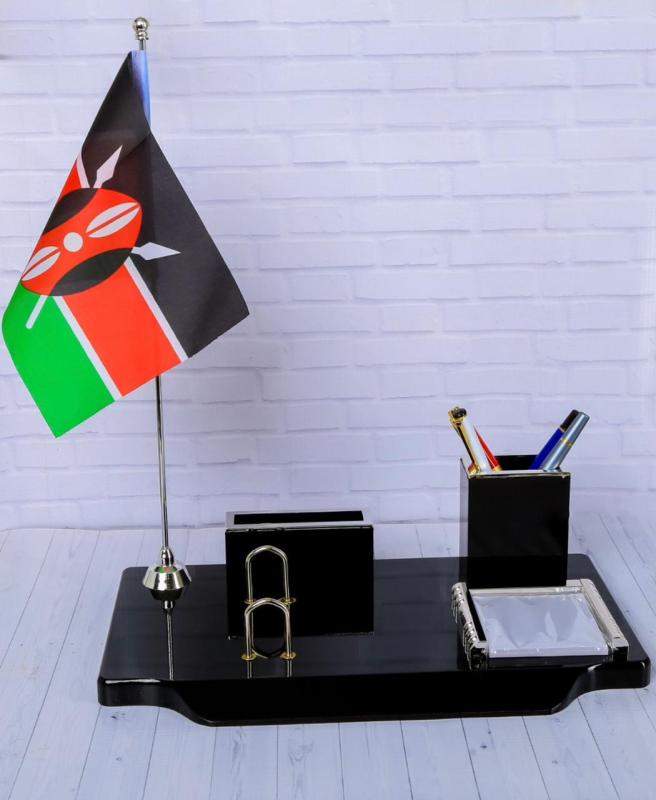 Picture 1 of Executive Quality Desktop Organiser