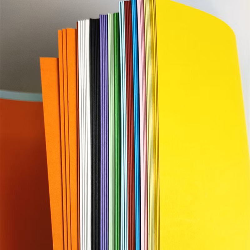 Picture 1 of Hard A4 Manilla Paper 220gsm (100pcs in a ream)